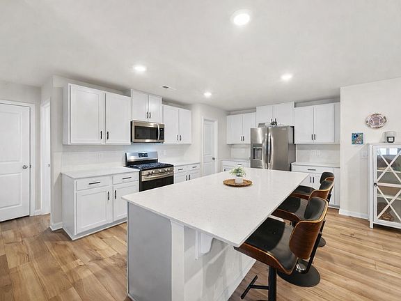 3rd image of 1917 Landrow Ln