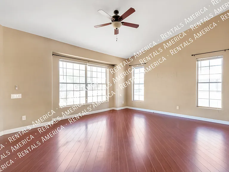 7165 W Yarbough Dr — Photo 3