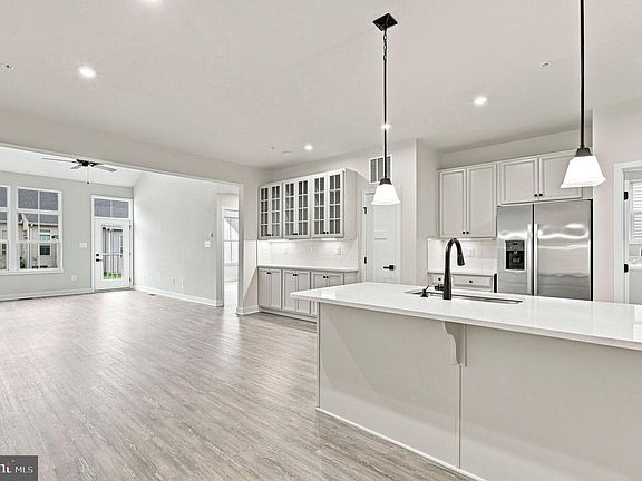 2nd image of 6141 Dock St