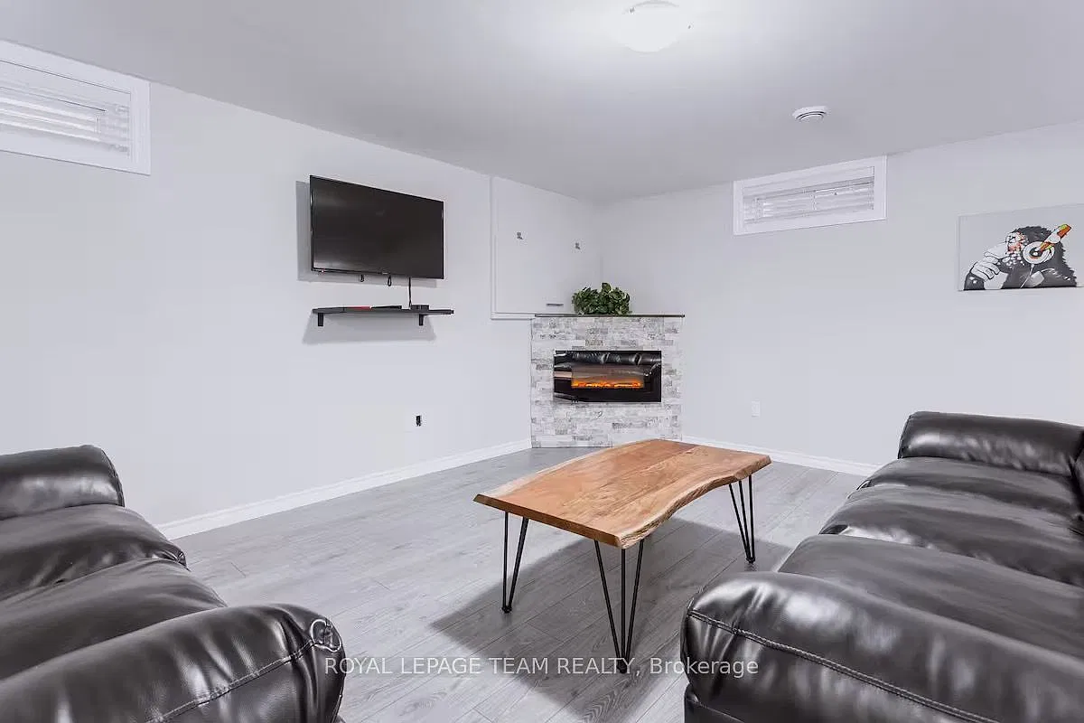 2 bed, $1,990 — Photo 3