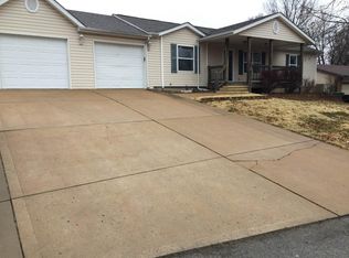 2445 Debra Dr, High Ridge, MO 63049