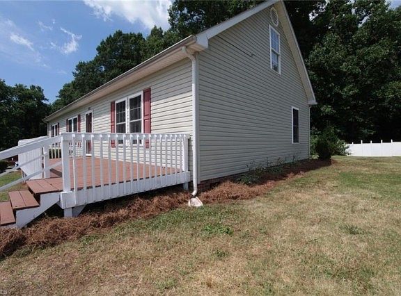 3rd image of 464 Garland Dr
