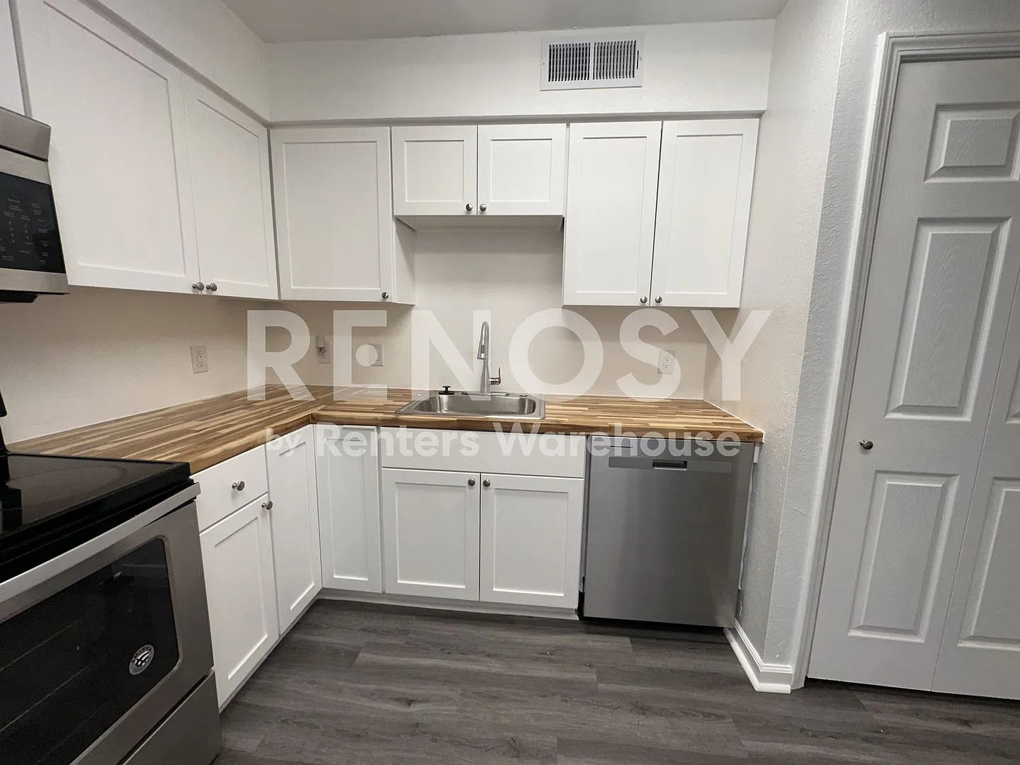 Completely Refreshed DNT Condo Ready To Be Your Home — Photo 3