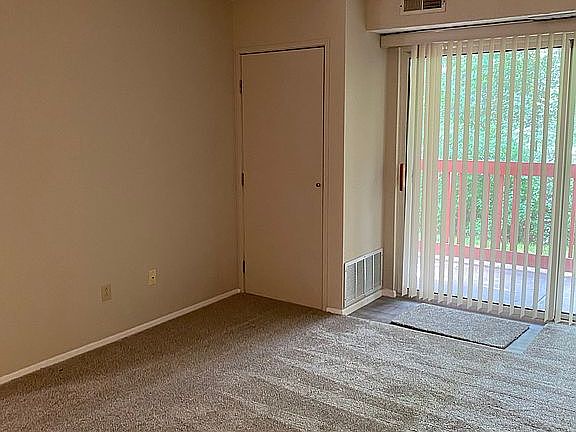 4th image of 27083 Oakwood Cir #X109