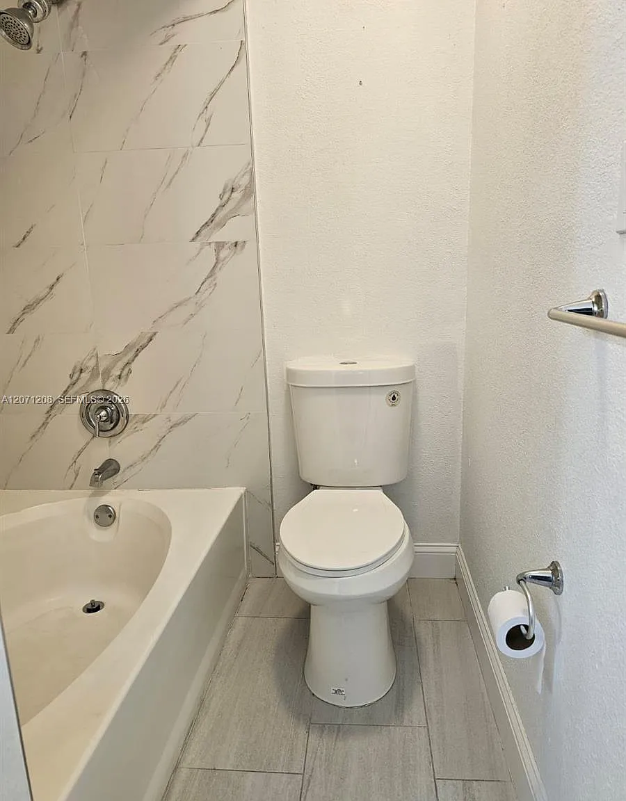 2 bed, 1053 sqft, $2,395 — Photo 3