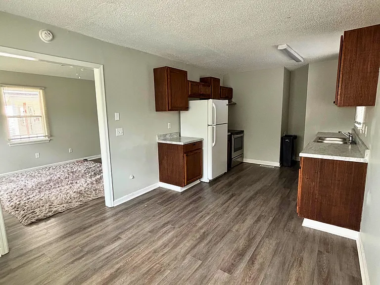 606 Anderson St — Photo 3