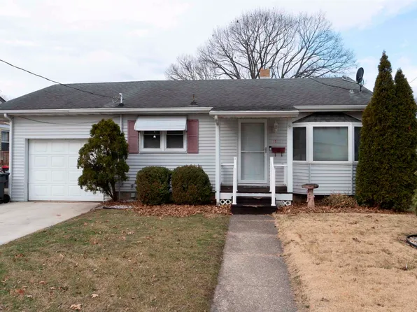 1511 N 11th St, Pekin, IL 61554