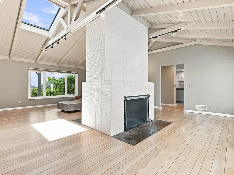 26 Dudley Ct — Photo 2