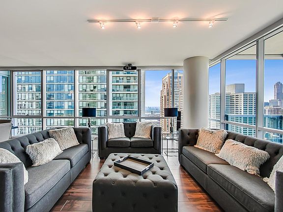 4th image of 1201 S Prairie Ave #3201