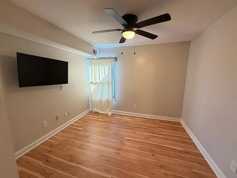 19143 Surrey Ln — Photo 16