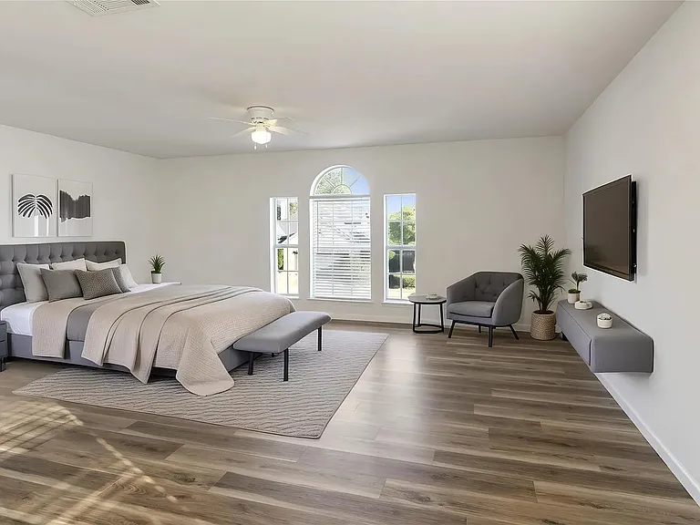 813 Silverbrook Dr — Photo 9