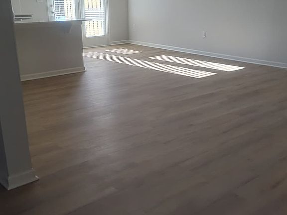4th image of 102 Hughes Ct #102
