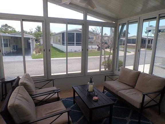 2nd image of 1027 SE Oakgrove Ter #157