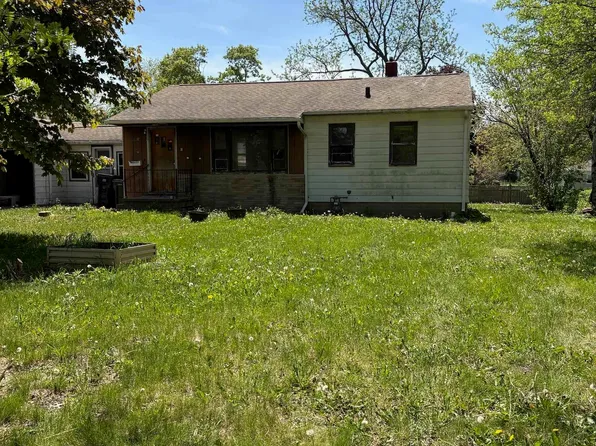 2013 Maplewood Dr, Cedar Falls, IA 50613