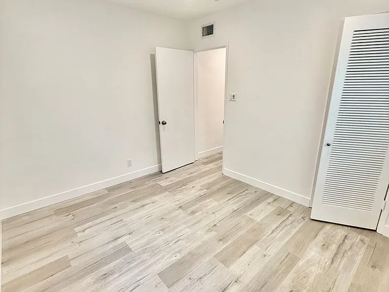 449 Oakhurst — Photo 10