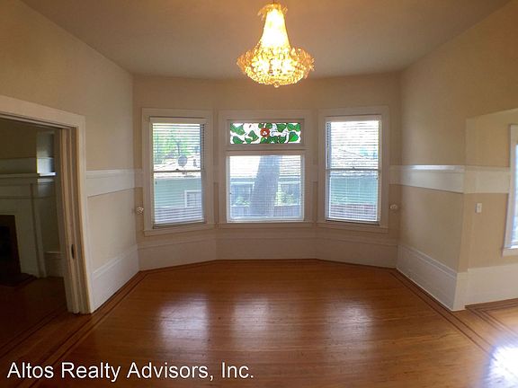 4th image of 829 University Ave #827