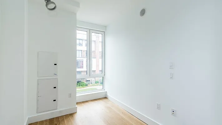 Rented by Nooklyn NYC LLC | media 100