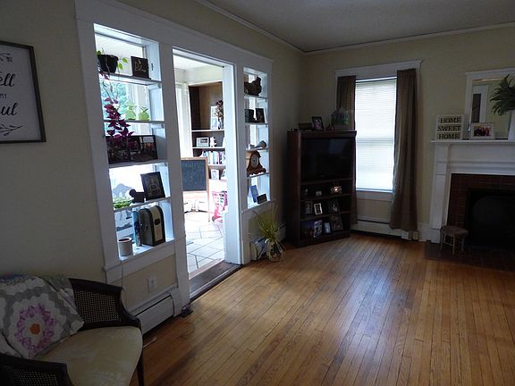 3rd image of 1020-1020 W Main St
