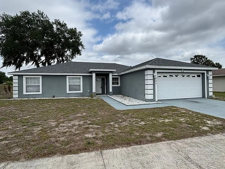 205 Golf Aire Blvd — Photo 2