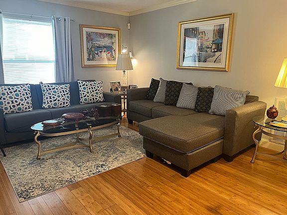Living room/wooden floor