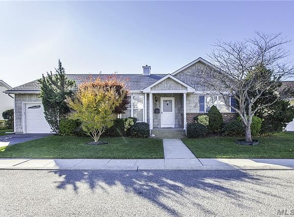 2nd image of 4 Daria Dr