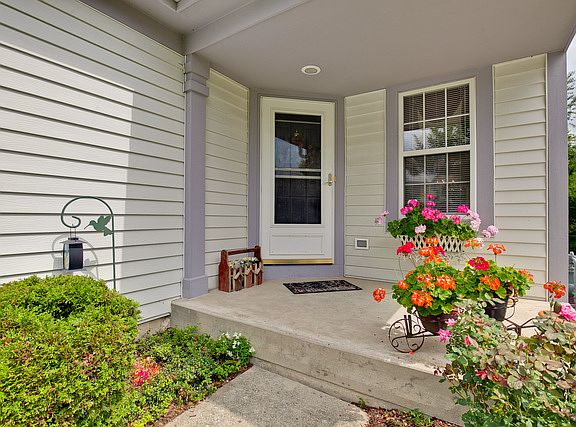 2nd image of 1082 Blackburn Dr