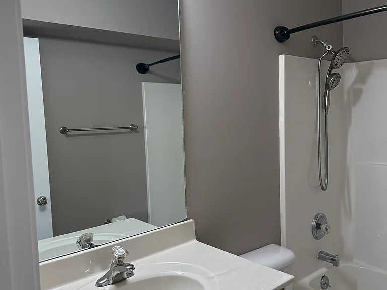 114 Cortland Ct — Photo 5