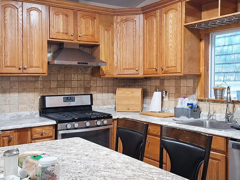 175 Delavan Ave — Photo 6