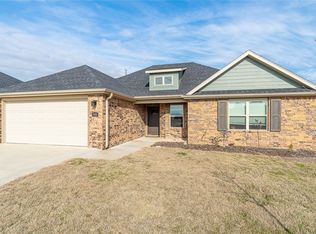 846 Hickory Meadows Ave, Tontitown, AR 72762