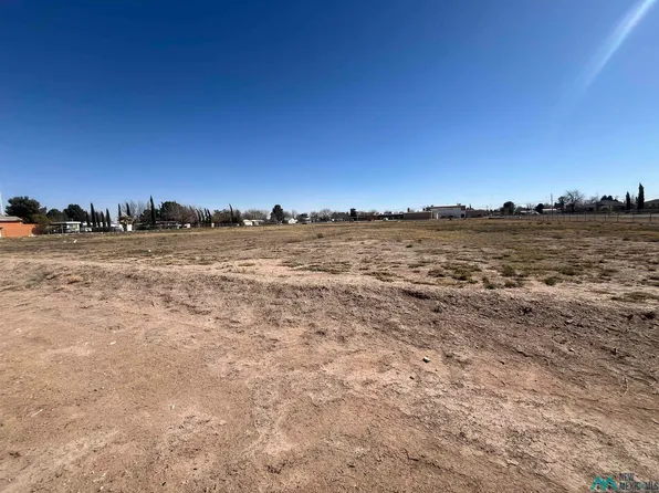 203 S 6th St, Loving, NM 88256