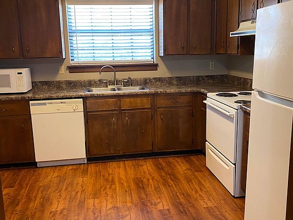 2nd image of 805 Pine St