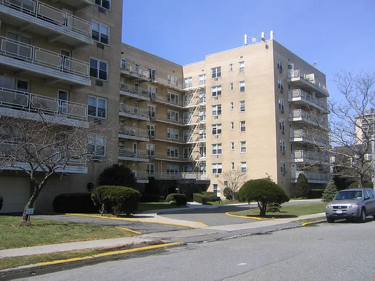 23-50 Waters Edge Dr #D — Photo 3