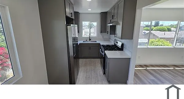 835 E 92nd St #4 — Photo 6