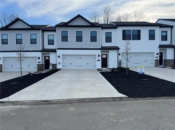 222 Hanover Ln, Washington, PA 15301
