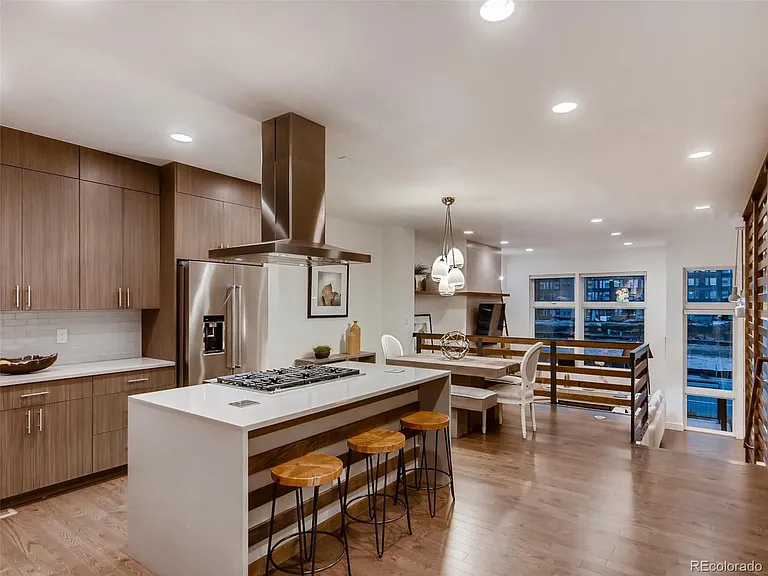6739 E Lowry Blvd — Photo 8