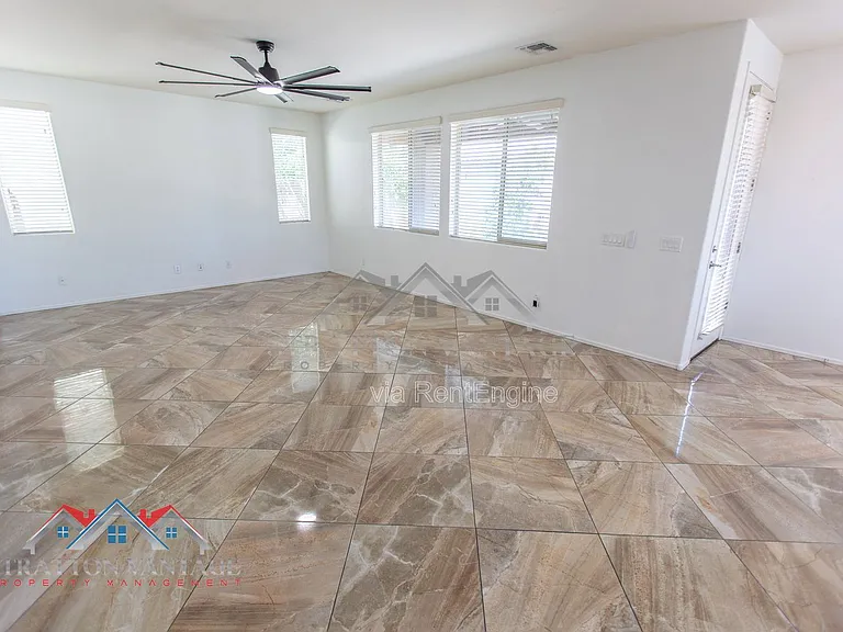7311 N 90th Ave — Photo 24