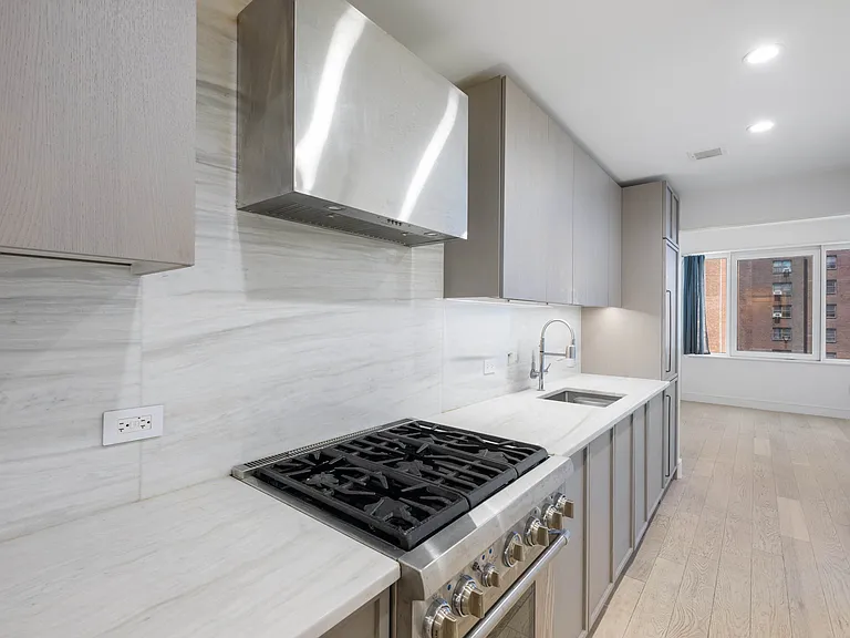 1399 Park Ave #8G — Photo 4