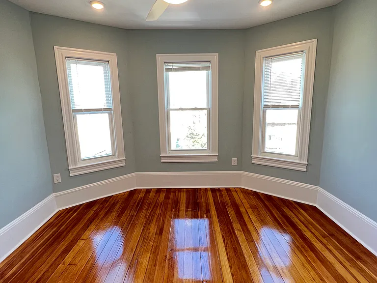 3 Mossland St #3L — Photo 10