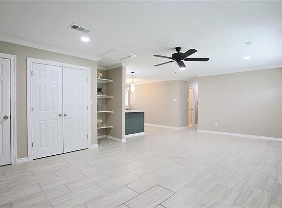 5th image of 922 Royal Crest Dr