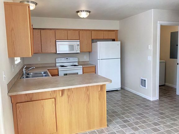 4th image of 1030 Alturas Dr