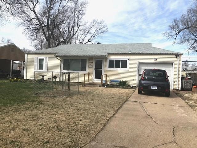 1st image of 860 Vassar Dr