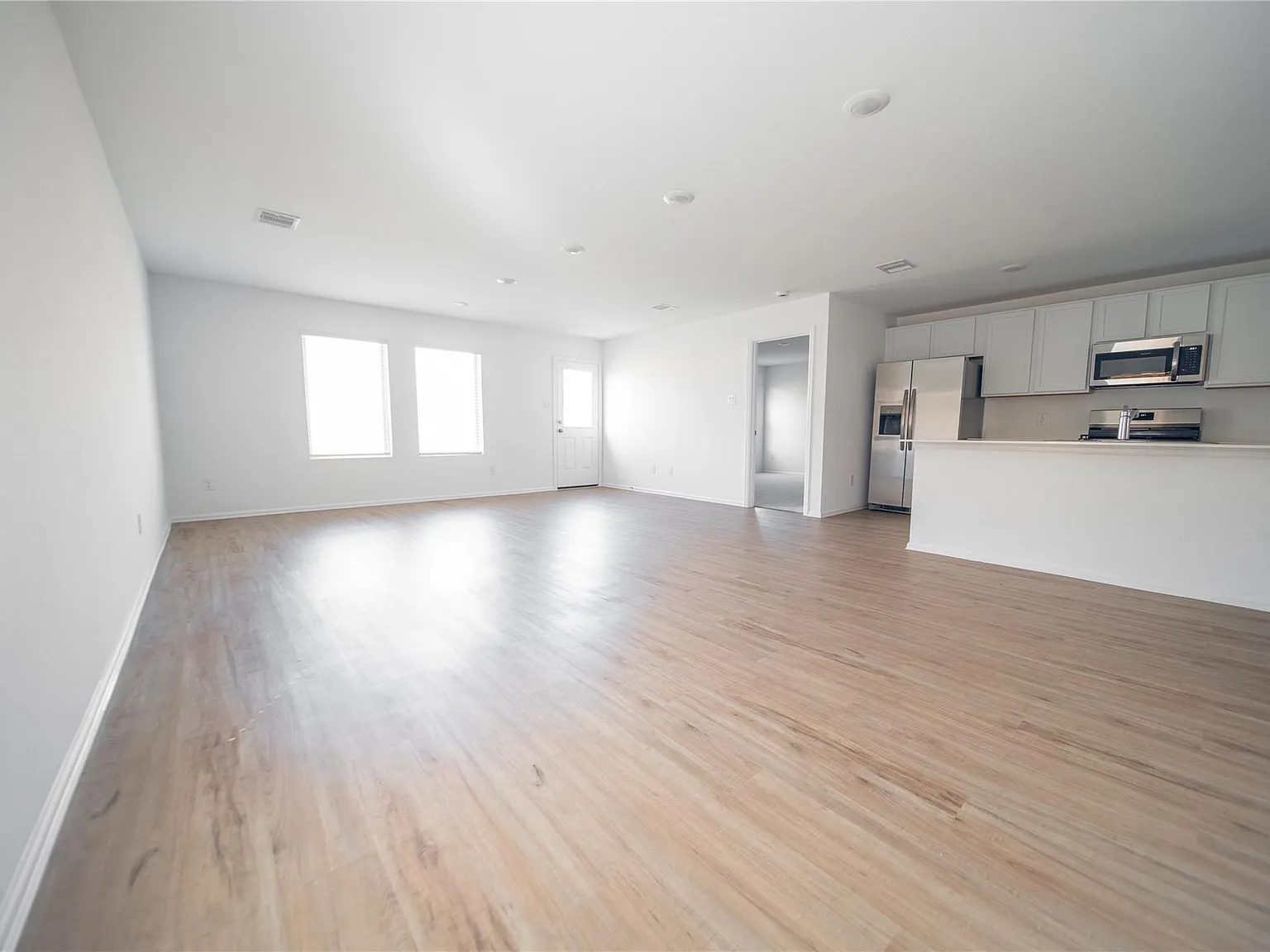 4 bed, 2.0 bath, 1847 sqft, $2,150 — Photo 3