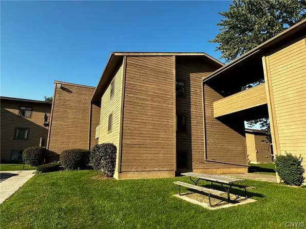 312 Watertree Dr, East Syracuse, NY 13057