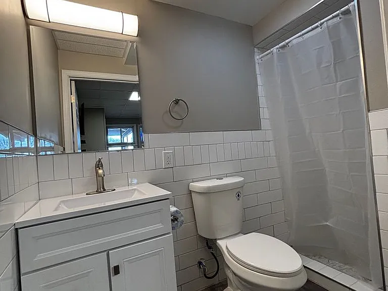 2423 Crest St — Photo 18