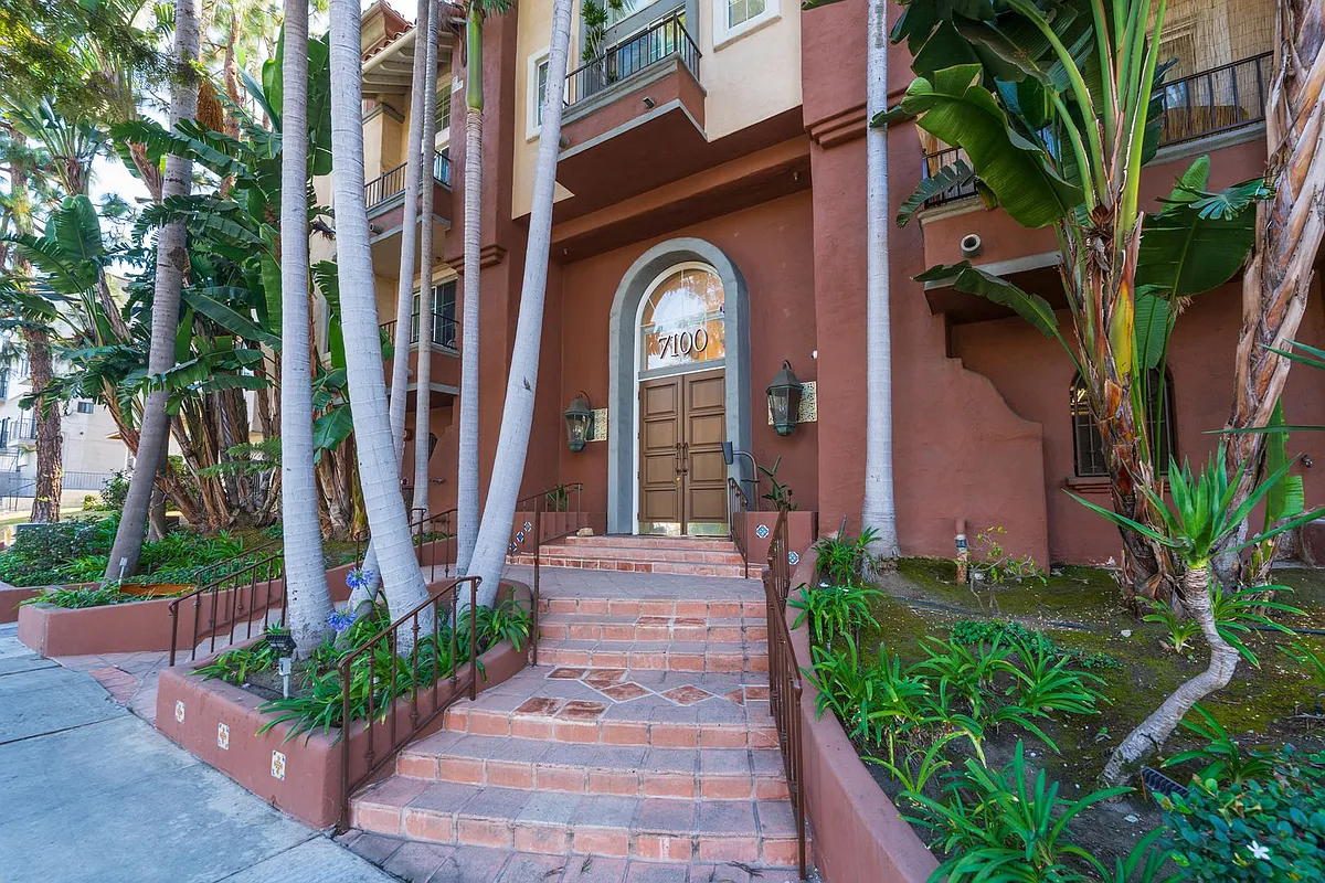 Building Photo - 7100 La Tijera Blvd #D101