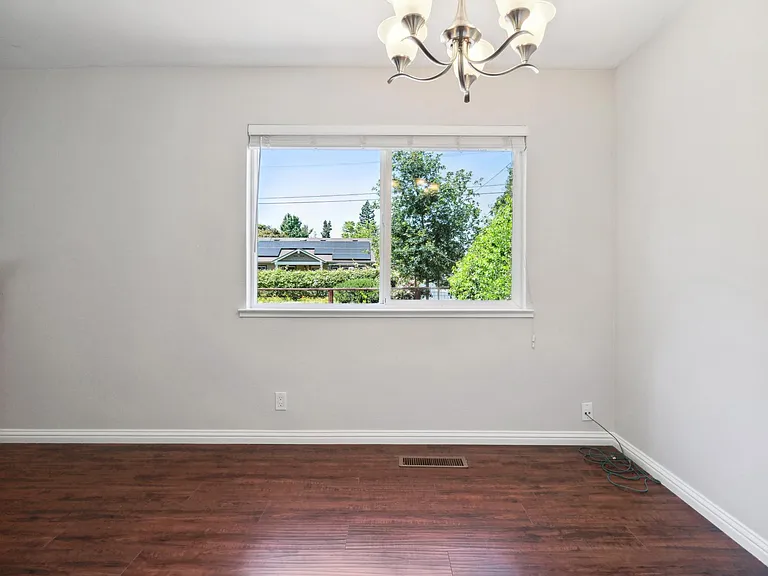 866 Woodland Ct — Photo 16