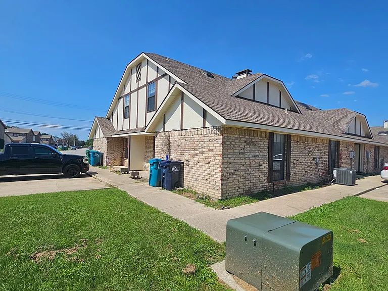 544 E Windsor Dr — Photo 3