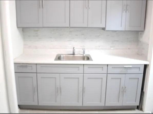 952 Saint Mark's Avenue image 6 of 10