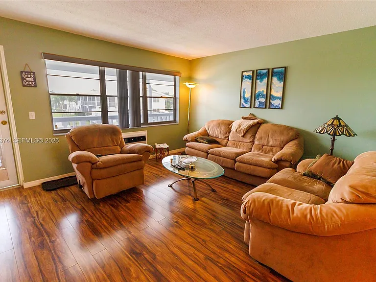 90 Berkshire E #90-D — Photo 3