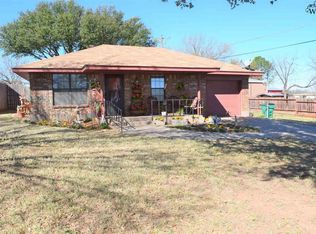 1004 N Jackson Ave, Iowa Park, TX 76367